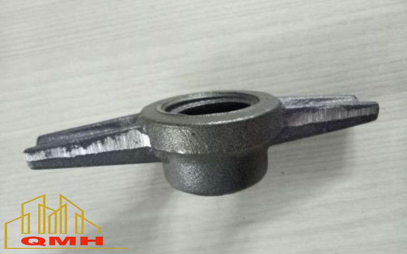Con tán giúp điều chỉnh chiều cao chống đỡ