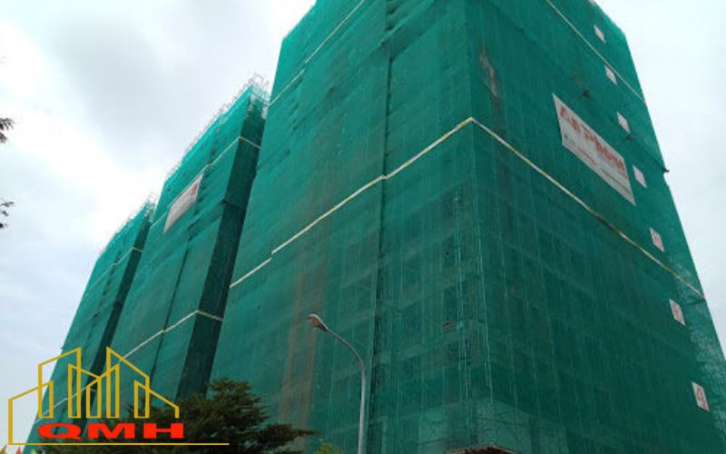 Giàn giáo bao che lưới HDPE màu xanh