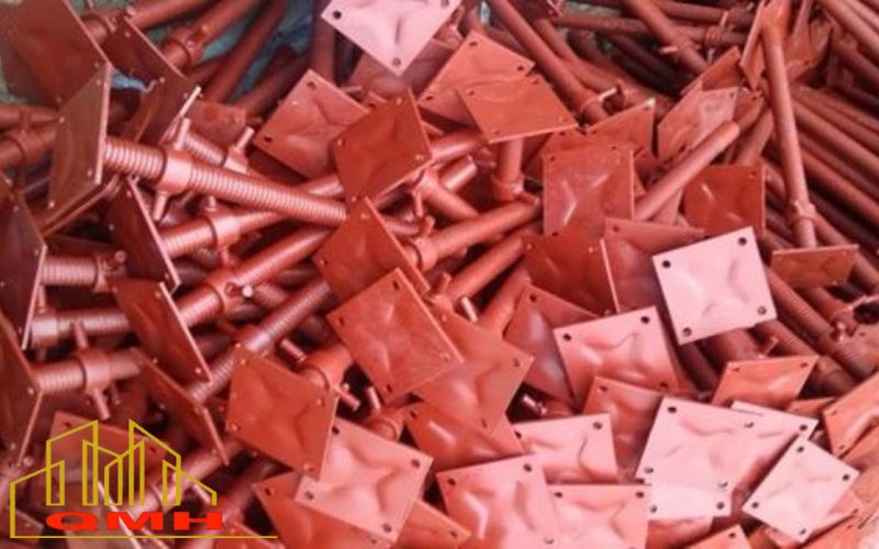 Kích tăng bằng dùng dưới chân hệ giàn giáo