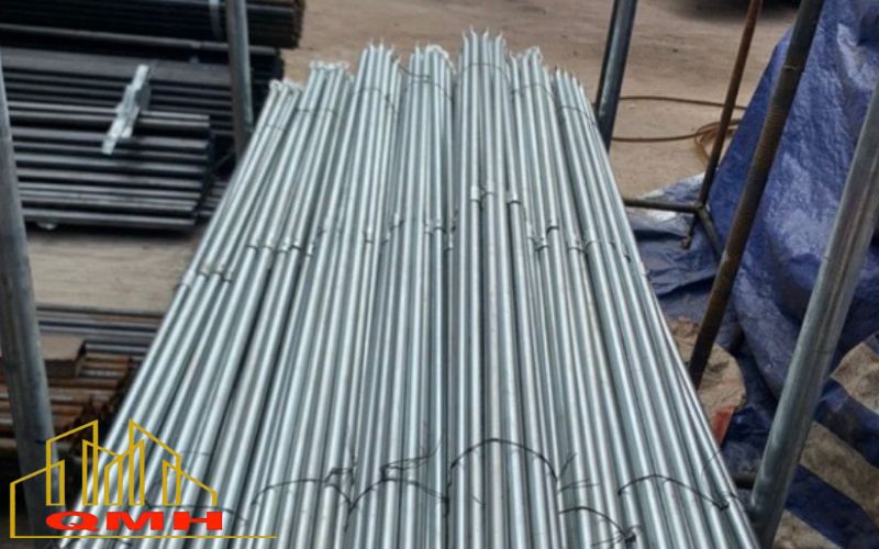 Thanh giằng chéo giúp giàn giáo vững chắc