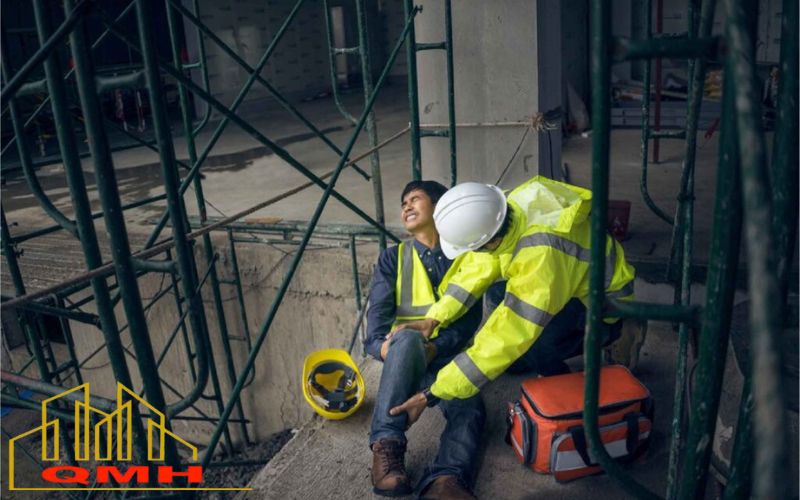 Giàn giáo không an toàn gây nguy hiểm cho người lao động