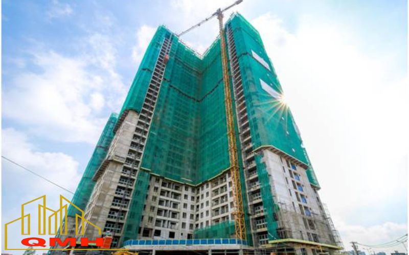 Lắp dựng giàn giáo bao che ngoài cho các công trình cao tầng