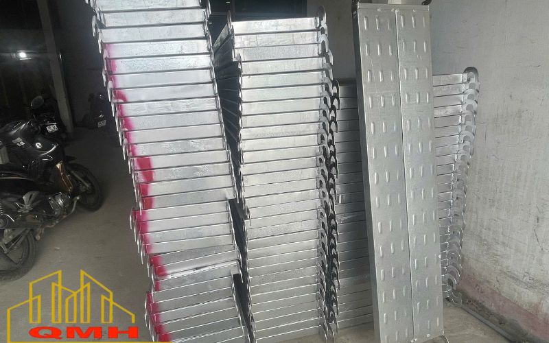 Mâm giàn giáo mạ kẽm dập sóng chống trơn trượt