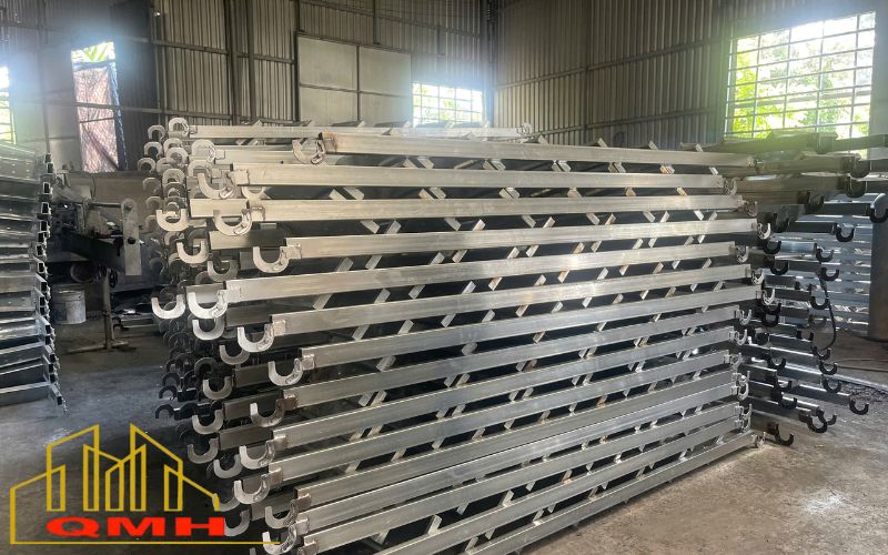 Thang giàn giáo Quang Minh Hưng chất lượng