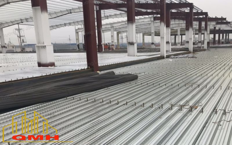 Tole đổ sàn giúp thi công an toàn hơn
