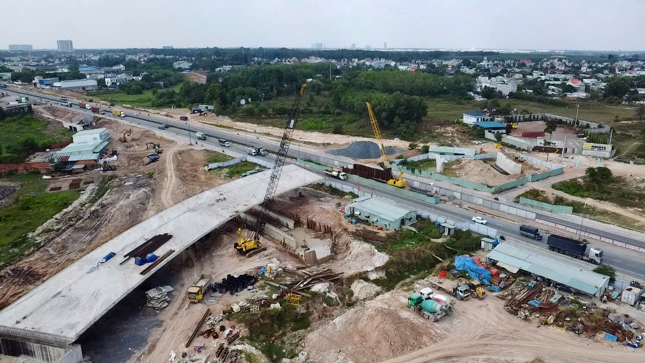 Thị công dự án Vành đai 3 đoạn qua Dĩ An